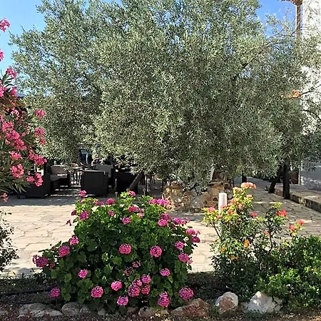Hani Aparthotel Ligourio